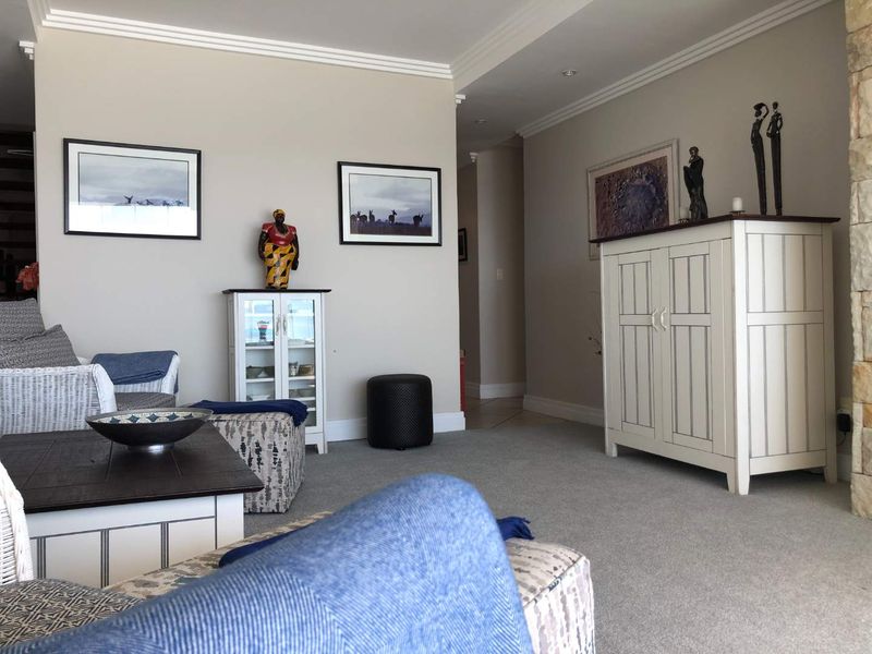 Oceanfront Elegance: Your Double-Storey Penthouse Retreat - Photo 5