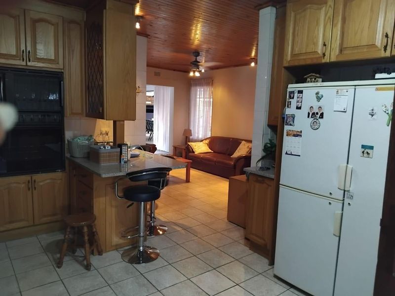 BEAUTIFUL , AIRY , AN ENTERTAINERS PARADISE - Photo 5