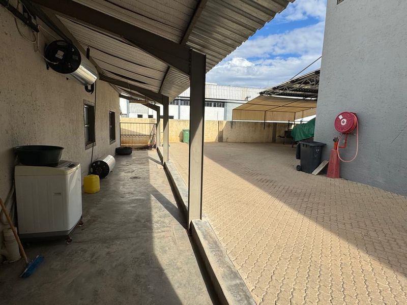 🔥 FOR SALE: 2 Warehouses + 3-Bed House on a 3 040 m2 Erf (CC Sale) 🔥 - Photo 6