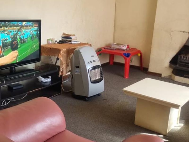 Kenilworth, 2 Bedroom house with flatlet and pool - Photo 3