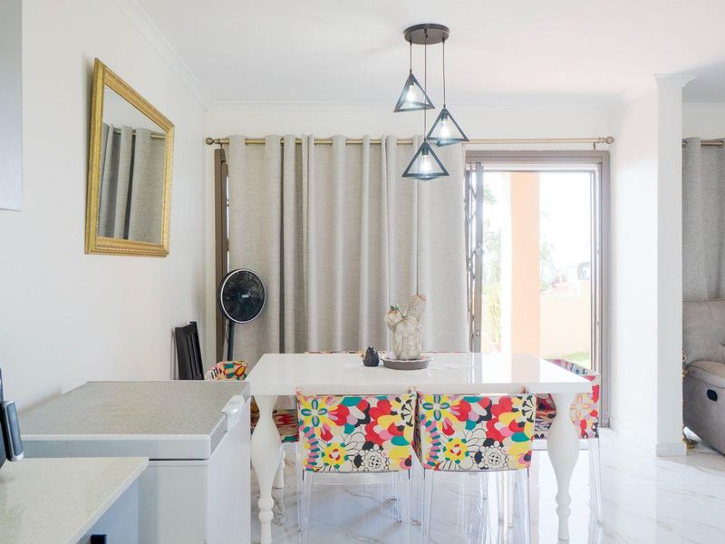 Completely renovated modern home - Photo 7