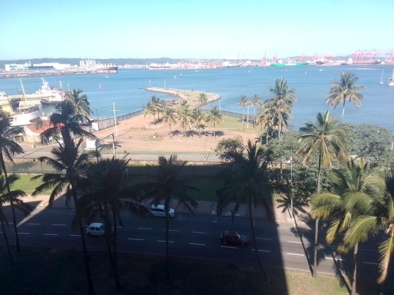 Breath taking and spectacular Ocean and Sea Views of the Harbour! This one will not last for its size & price. - Photo 1