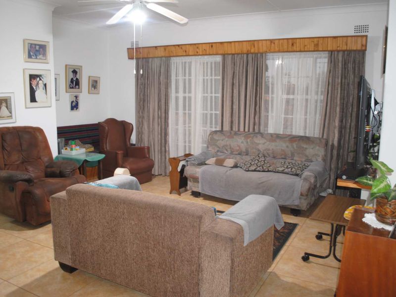 Riverfront Smallholding with Dual Dwellings, Workshop, Servants quarters & Stables - Photo 4