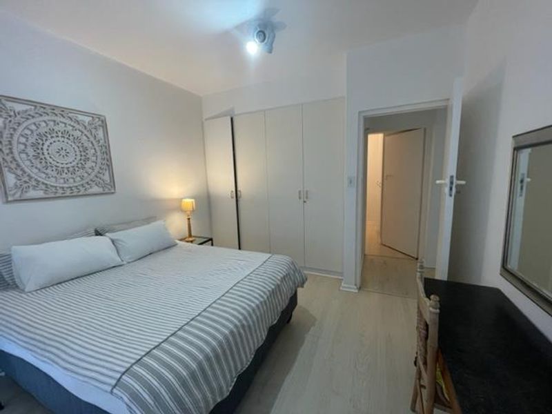 Comfortably furnished 2 Bed apartment with parking, small balcony - Photo 4