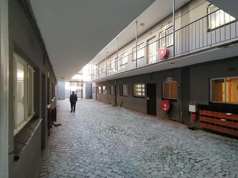 Neat 1 Bedroom Ground Floor Apartment To Let in Witpoortjie - Photo 2