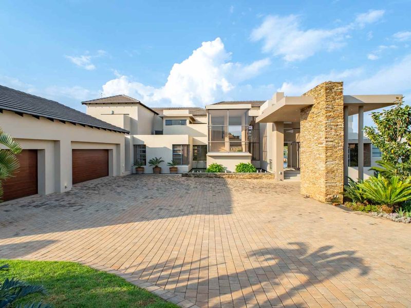 Luxurious Eco-Friendly Estate with Unparalleled Features - Photo 5