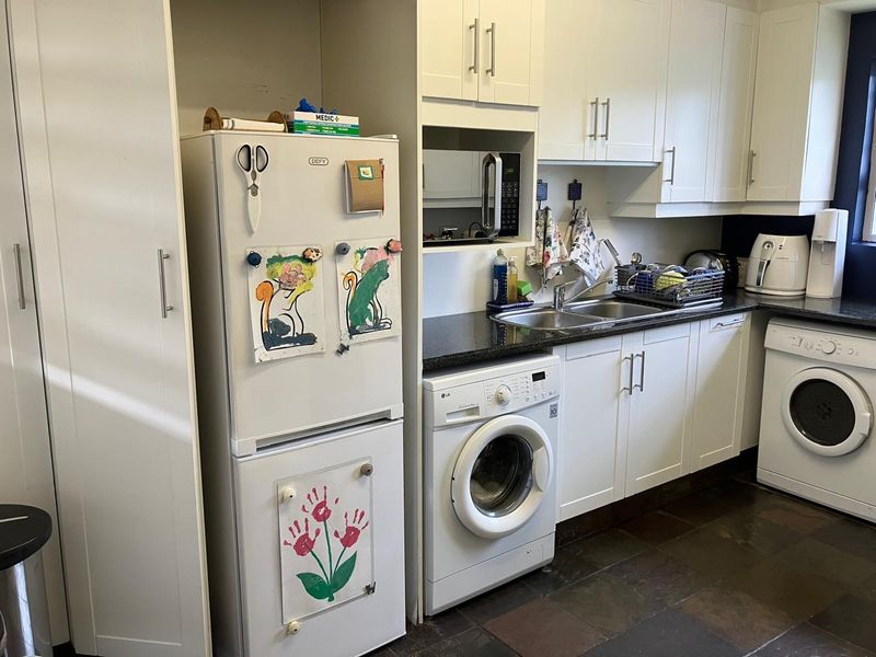 2 Bedroom immaculate simplex on Borrowdale drive - Photo 4