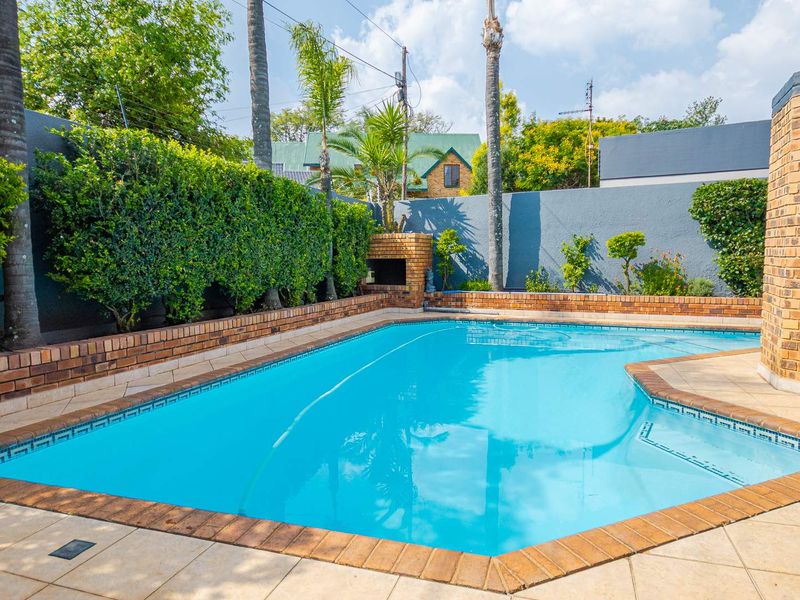 Beautiful family home with a view. - Photo 6