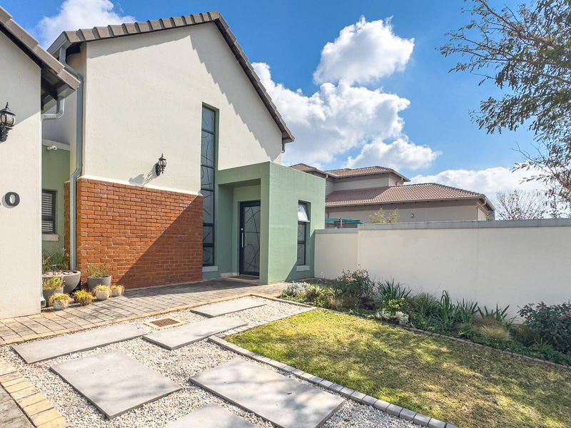 Exclusive Mandate - Single level charm in Midstream Hill - Photo 2