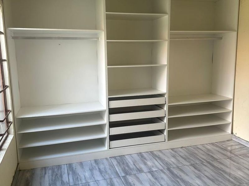 Modern 3-Bedroom Family Home in Payneville, Springs - Photo 4