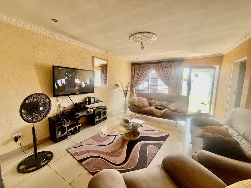 Beautiful home on the market - Photo 9