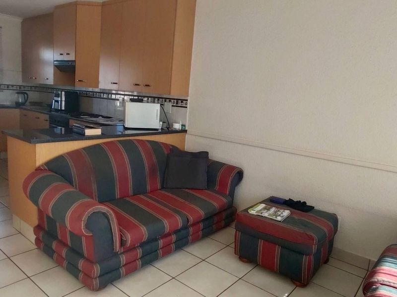 Cozy 2 Bedroom Townhouse - Perfect for 1st time Home buyer - Photo 6