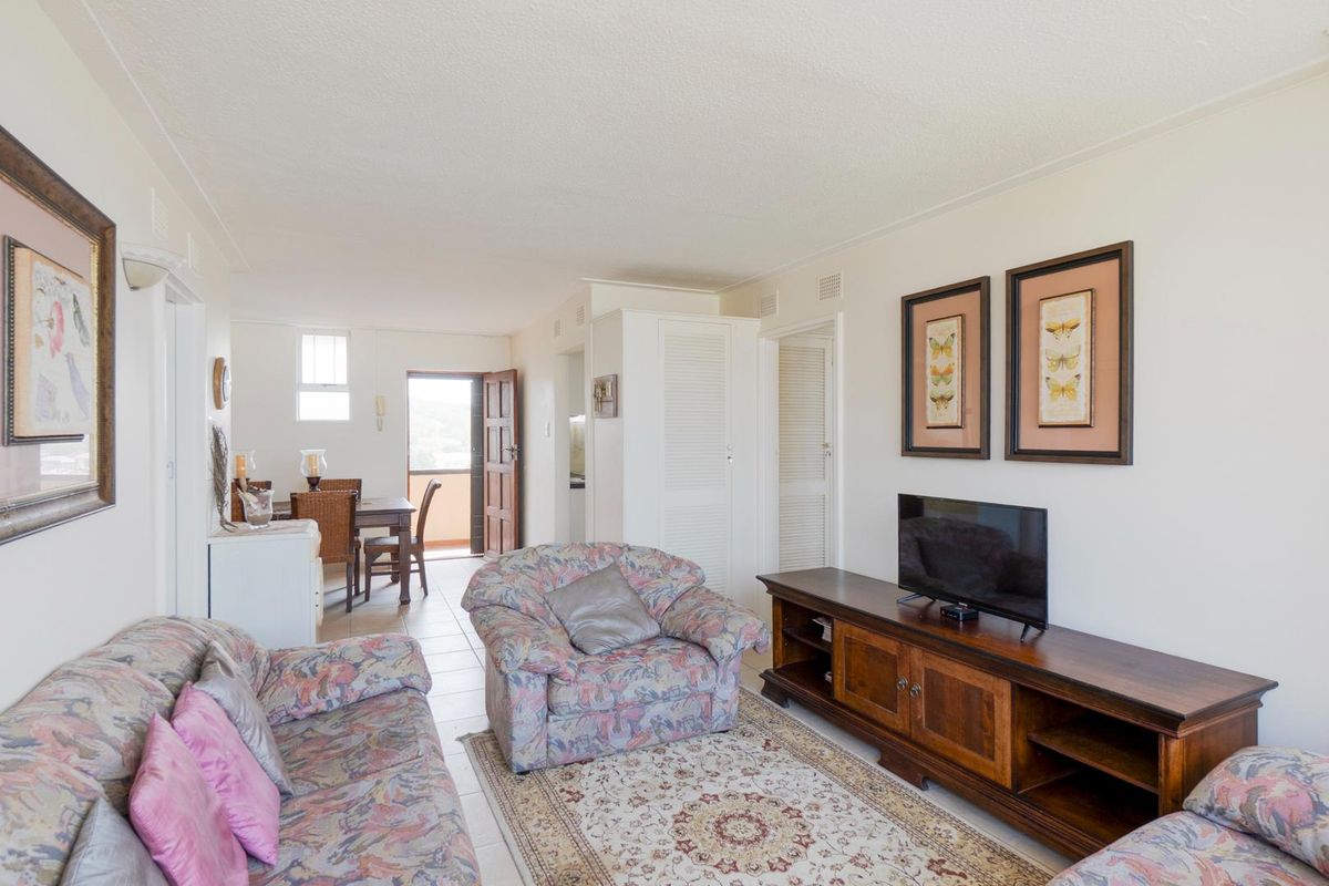 Spacious seaside living - Photo 4