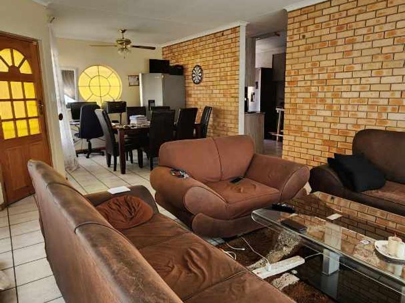 3 Bedroom House To Rent in Ninapark - Photo 3