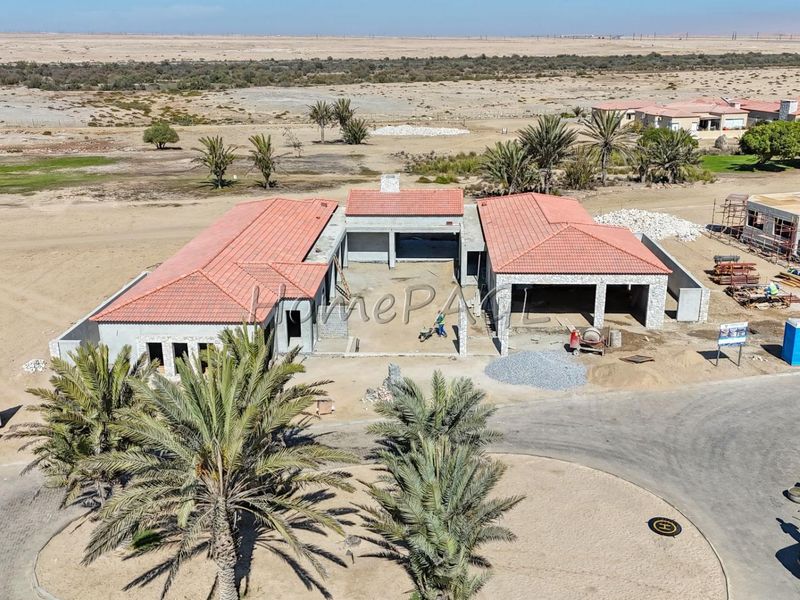 Rossmund, Swakopmund: 4 Bedr home with Flat is for Sale - Photo 1