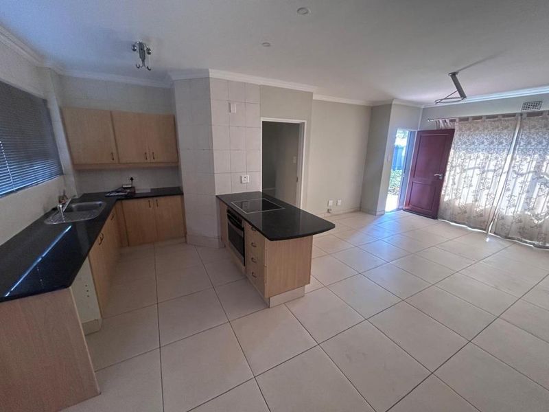 Easy Living - Ground Floor Unit with Private Garden Appeal - Photo 4
