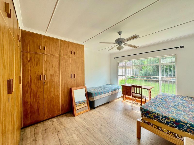 Well-located, well-kept family home with flat. - Photo 10