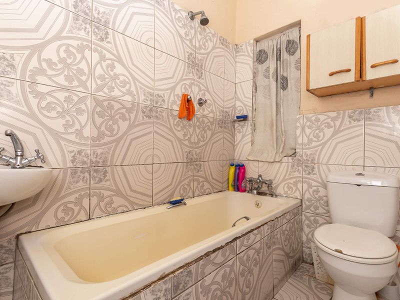 2 Bedroom House with Flatlet in Brooklyn -R1.25m - Photo 8