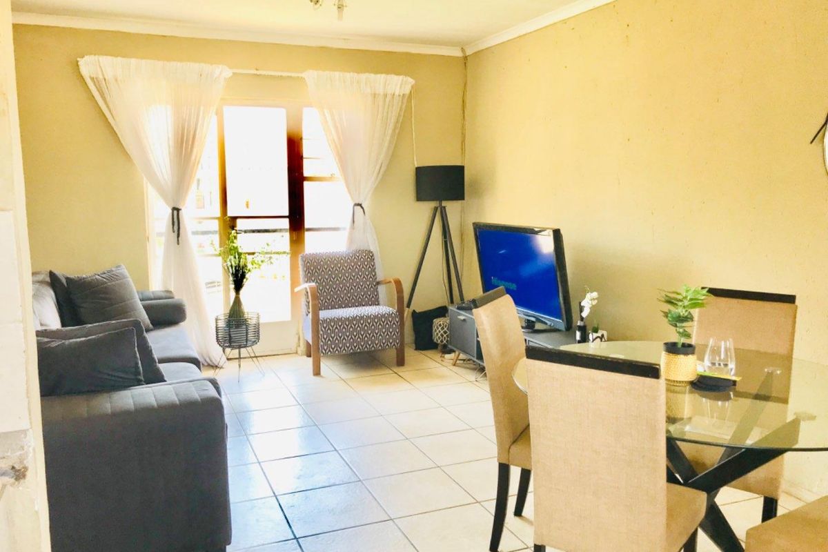 Charming Two-Bedroom Apartment with Modern Amenities - Photo 5