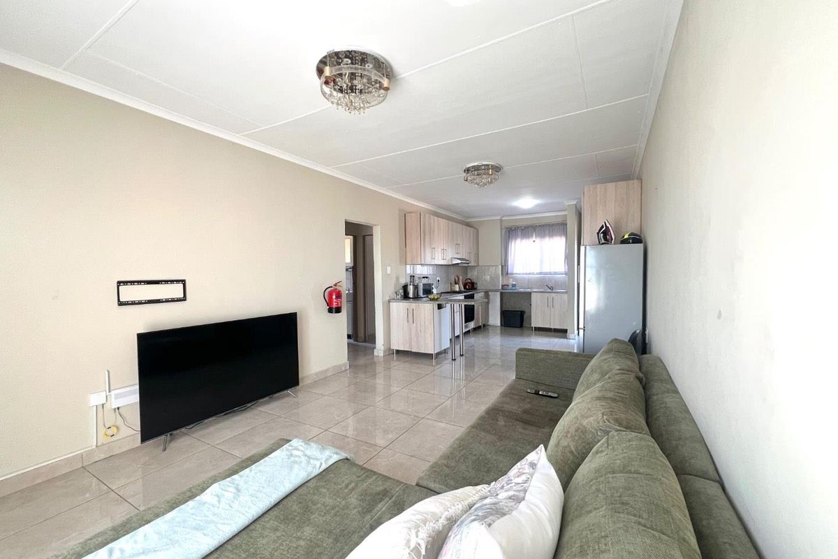 For Sale: 2 Bedroom 2 Bathroom Apartment - Photo 5