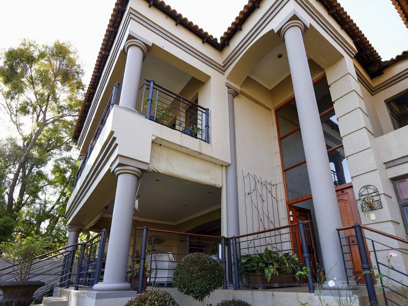 Exclusive Luxury Living in the Prestigious Centurion Golf Estate - Photo 2