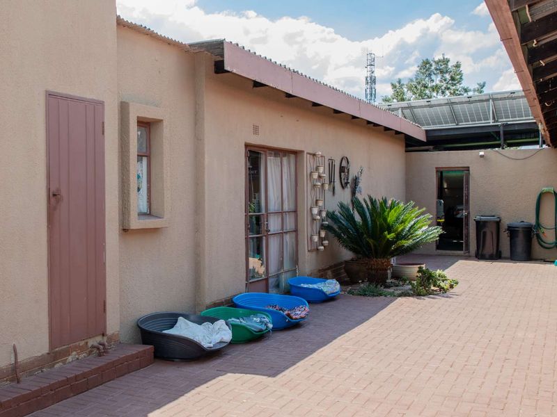 A True Deneysville Gem – Exceptional Value. Stunning 4-bedroom family home offers luxury, security, and convenience in the heart of Deneysville. - Photo 7