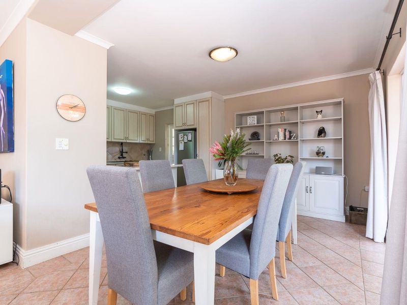 4.950 MIL – PRICED TO SELL!! COME SEE, COME SIGN – THE BEST VALUE IN HOUTBAY - Photo 10