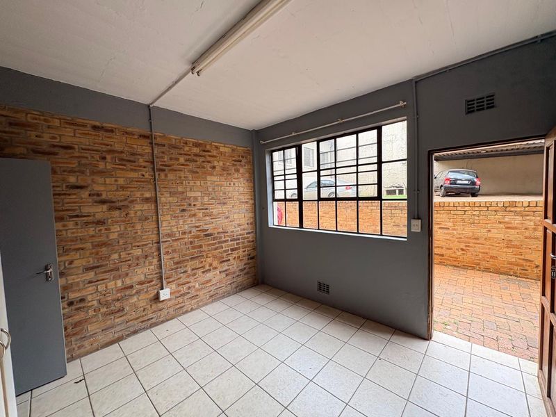 Batchelor pad delight - Photo 10