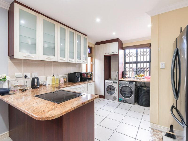 Lock Up & Go Townhouse Living - Photo 6