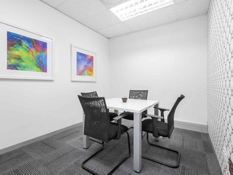 Private office space for 1 person in Regus Harbour View - Photo 5