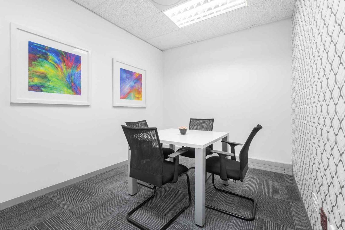 Private office space for 1 person in Regus Harbour View - Photo 5