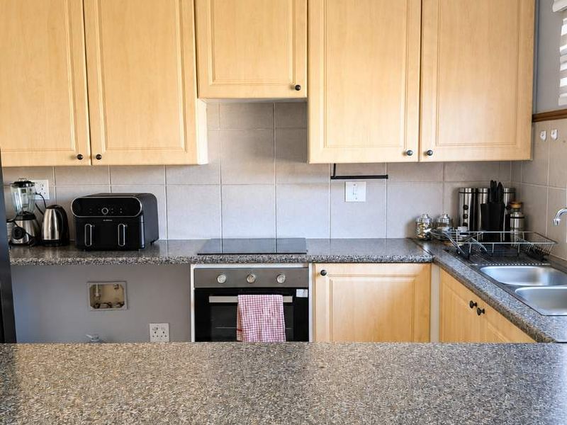 2 BEDROOM TOWNHOUSE WITH SPLASH POOL TO RENT IN EQUESTRIA ESTATE – OVERBERG COMPLEX - Photo 9