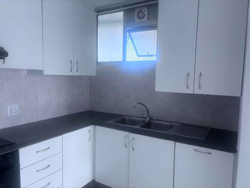 The Beaches Bachelor Apartment - Photo 4