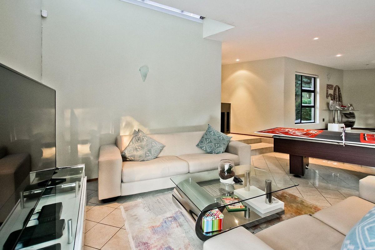 Ultimate in Luxurious Living! - Photo 4