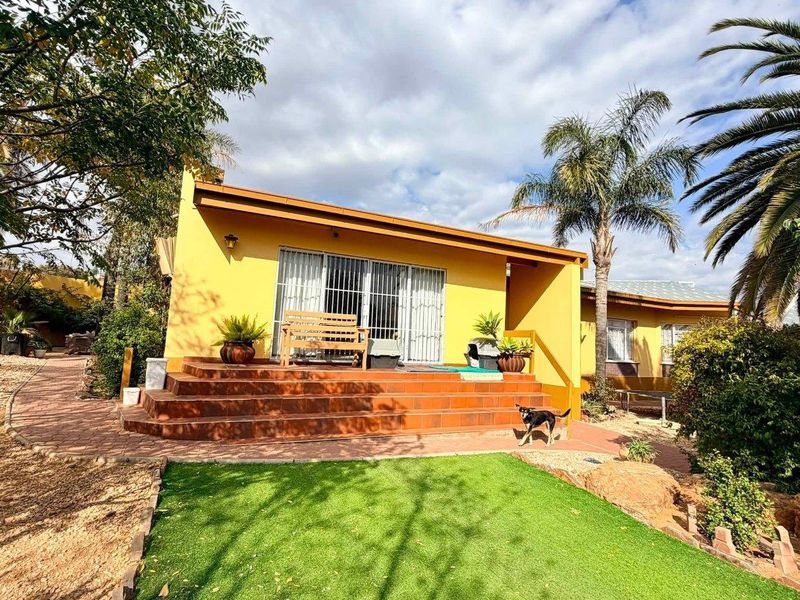 3 Bedroom House For Sale in Olympia - Photo 2