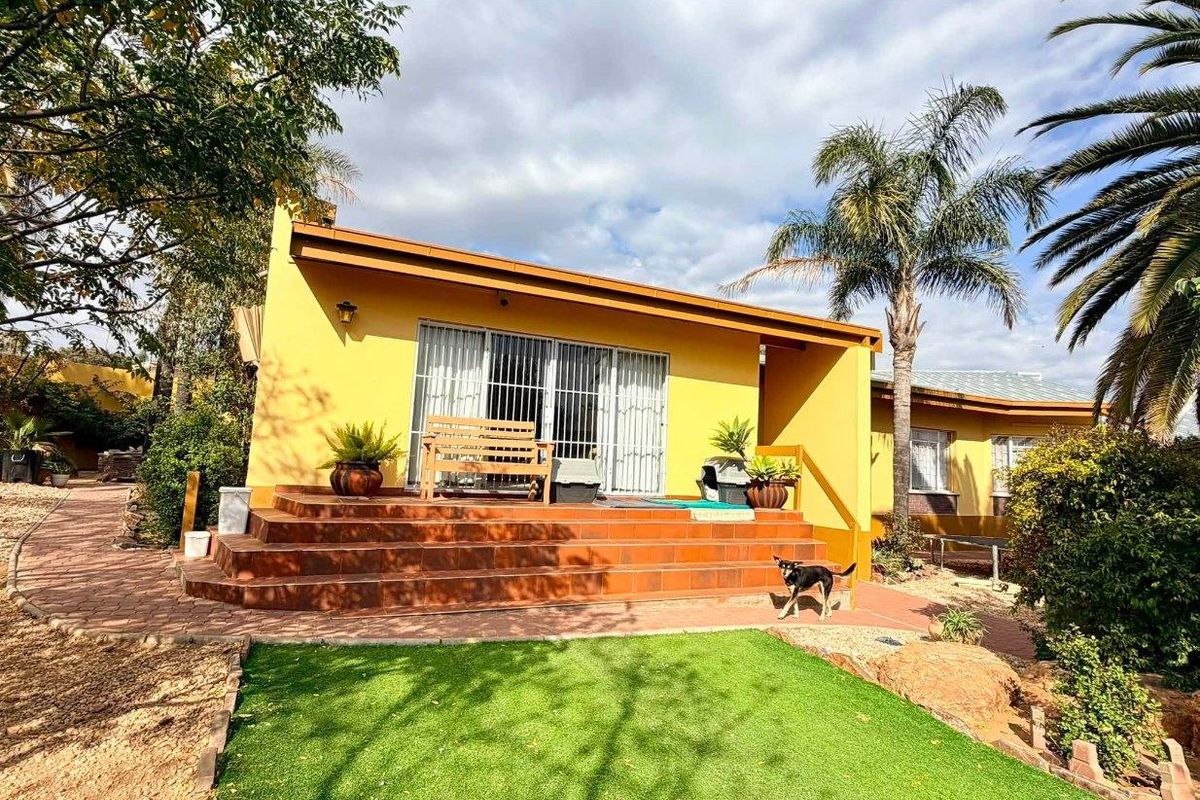 3 Bedroom House For Sale in Olympia - Photo 2