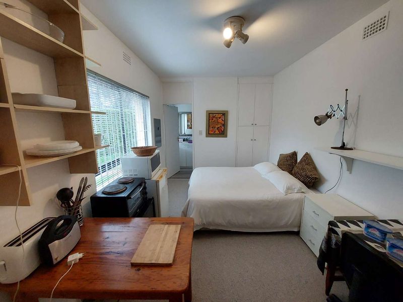 1 Bedroom Bachelor Pad In Newlands - Photo 2