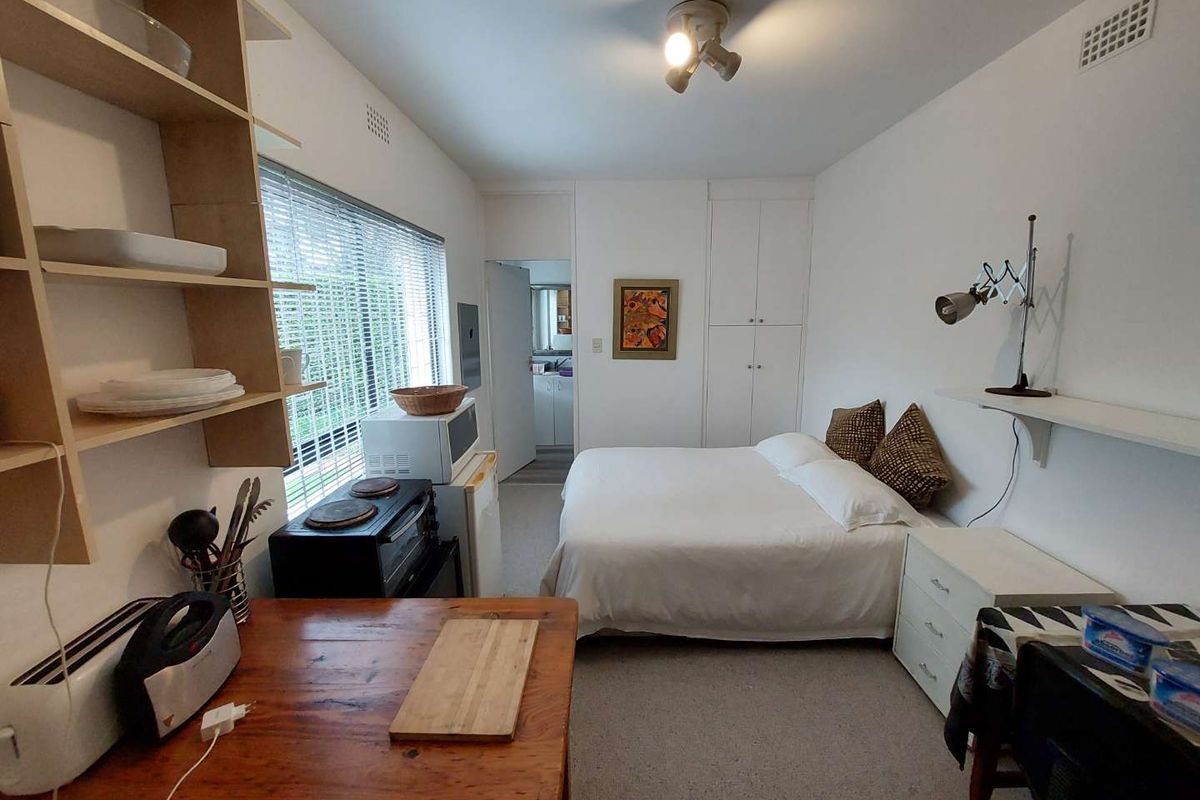 1 Bedroom Bachelor Pad In Newlands - Photo 2