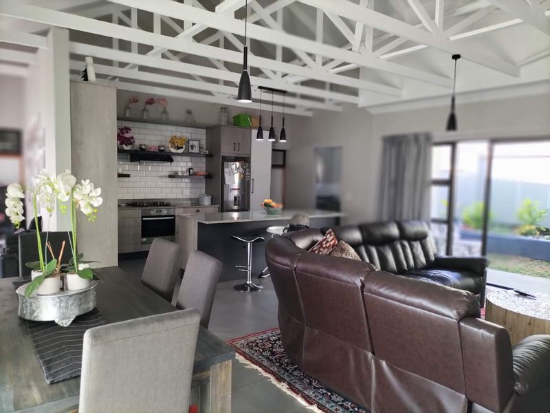 Pristine house in Stonehenge for sale. - Photo 8