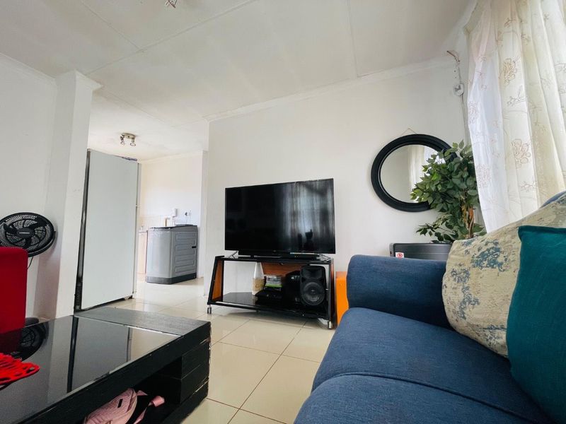 A Spacious and well maintained 3 Bedroom House available to rent - Photo 8