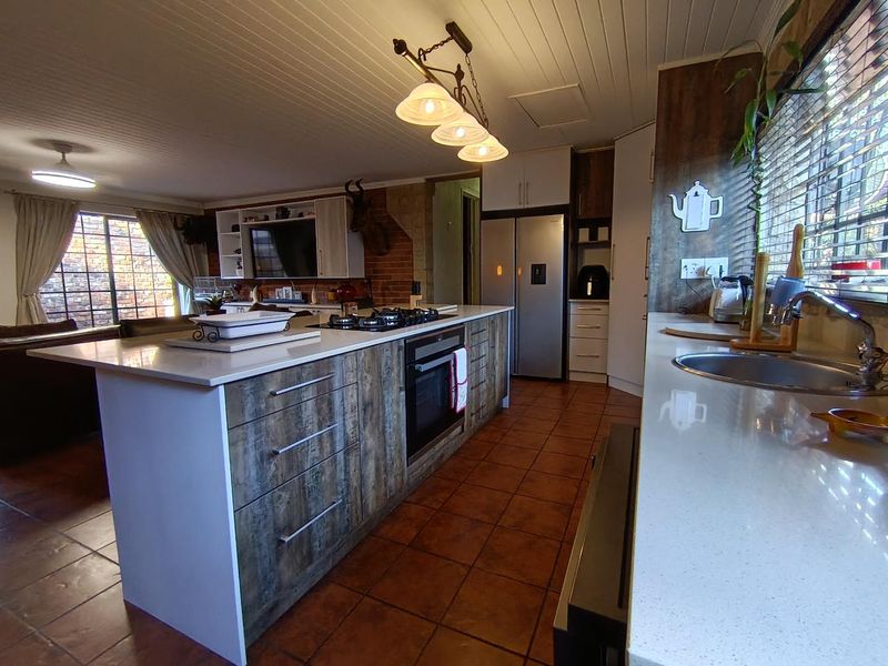 Luxury Dual Living with Exceptional Entertainment Spaces - Photo 10