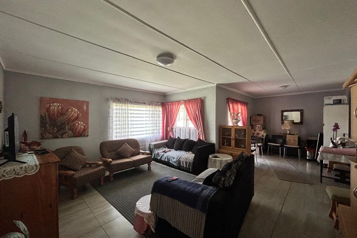 Beautiful Family Home - Photo 2