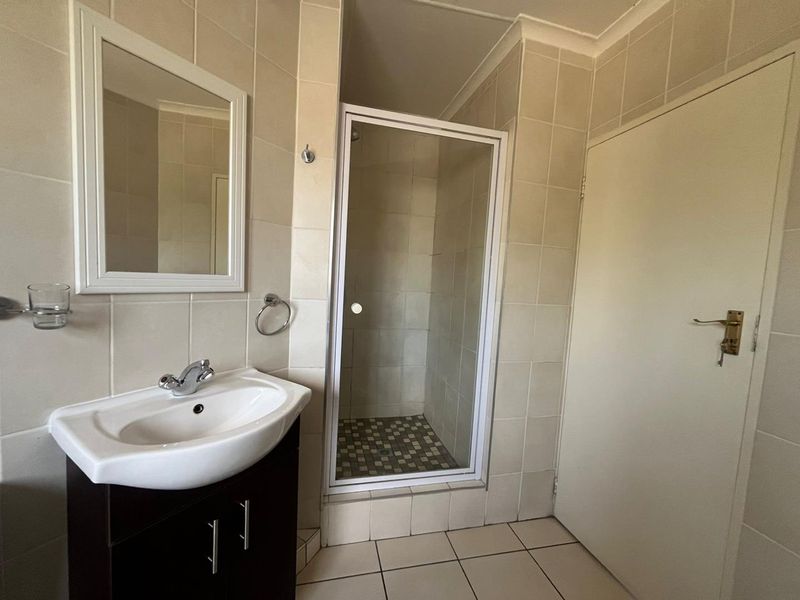 TWO BEDROOM APARTMENT IN HALFWAY GARDENS AVAILABLE. - Photo 9