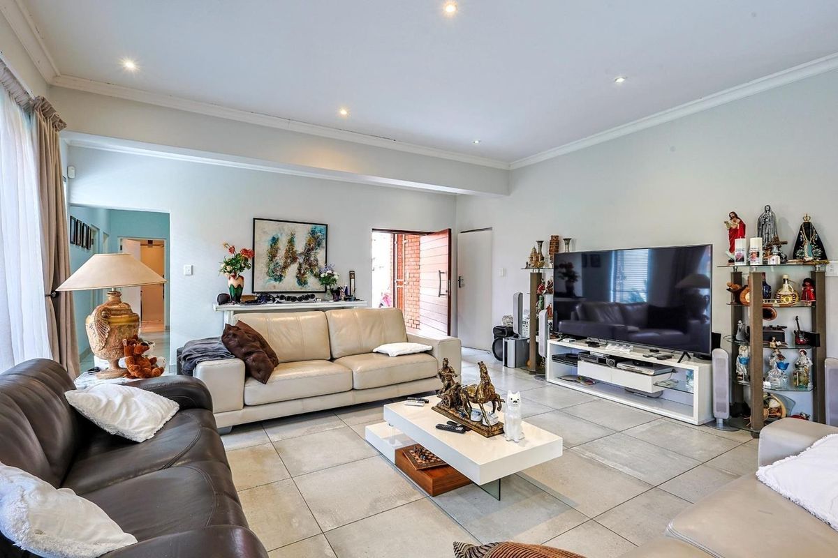 The New Classic: Uncompromised Self-Sufficiency - Photo 5