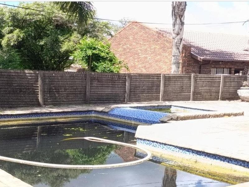 READY TO MOVE IN - Photo 3