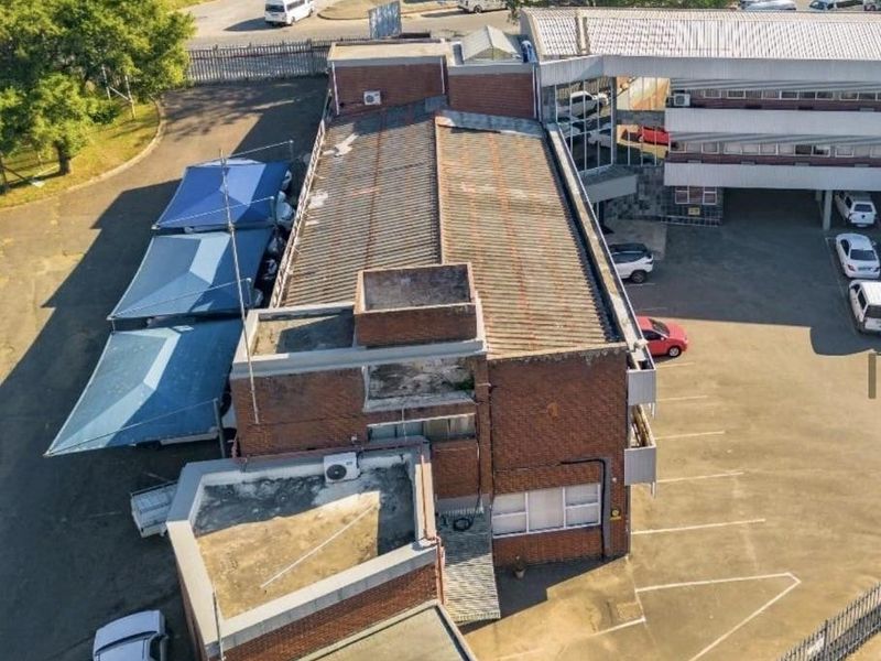 Investment Opportunity: Secure, High-Yield Industrial Asset  ±1,650m2 GLA - Photo 4
