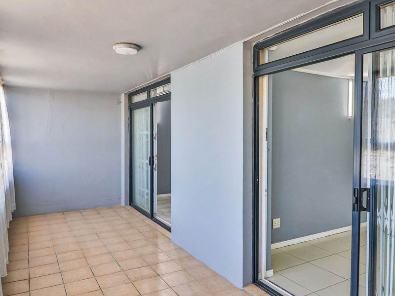 LESS IS MORE - Photo 8