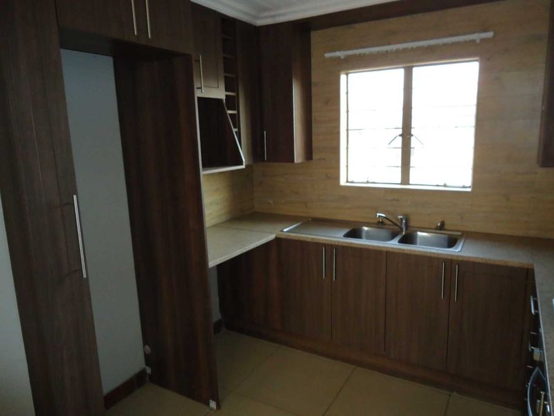 2 Bedroom Apartment To Let - Photo 7