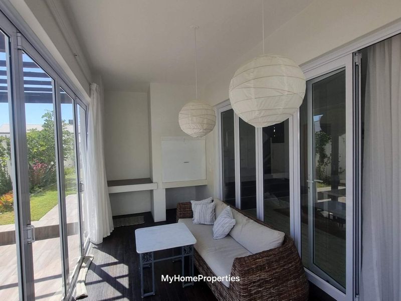 Spacious 3 Bedroom Townhouse with Rooftop Ocean View Terrace & Double Garage - Photo 5