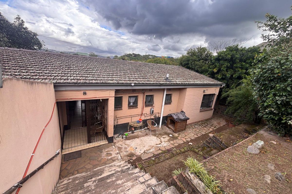 Charming 3 Bedroom Home with Pool & Pet-Friendly Garden in Moseley Park, Pinetown - Photo 2